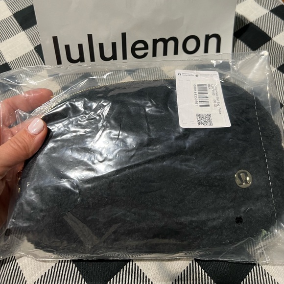 NWT Fleece Black Lululemon  Everywhere Bag- Black with Gold hardware! - Picture 6 of 6